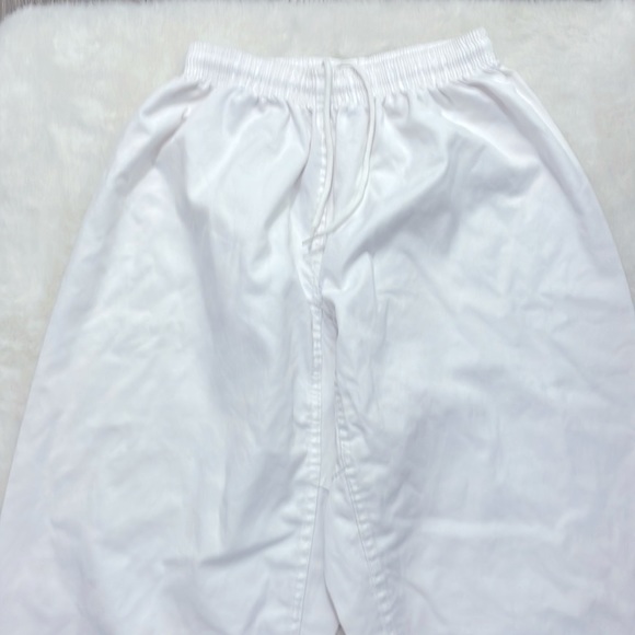 Bold White Karate Uniform Adult Size 5 - Picture 8 of 10
